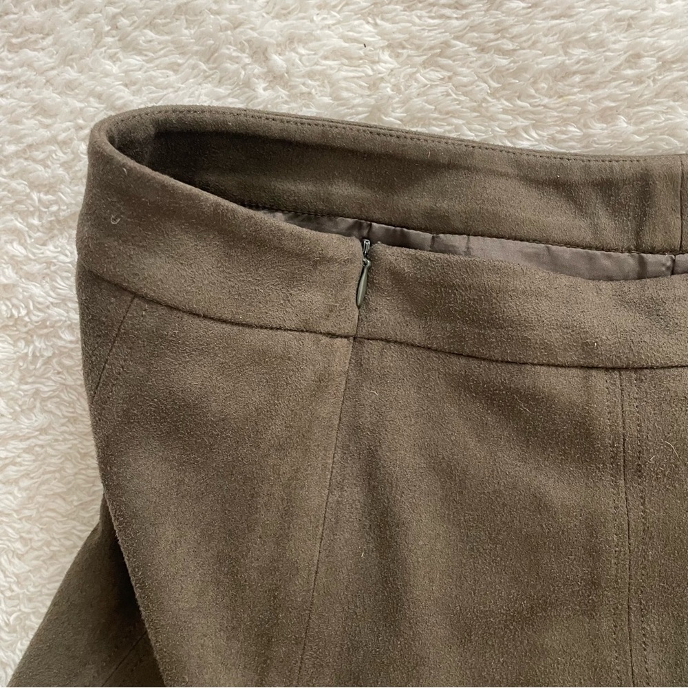 J.O.A. High-Waisted Ruffled Shorts - Picture 3 of 4